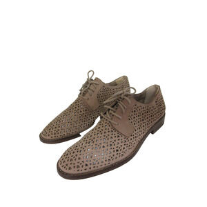 VINCE CAMUTO Lesta French Taupe 7 Lace Up Oxford Laser Cut Flats